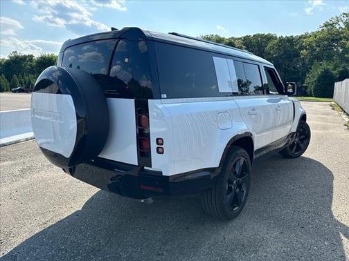 2025 Land Rover Defender P400 X-Dynamic SE