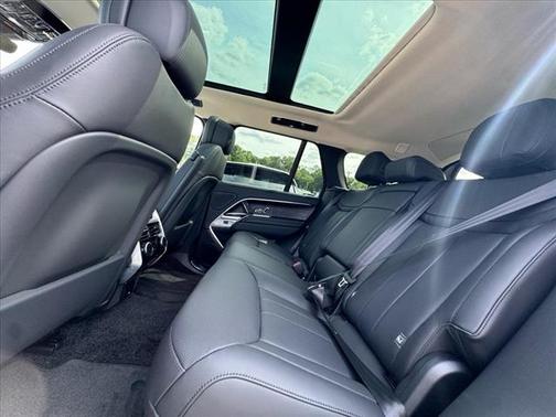 2025 Land Rover Range Rover P530 SE