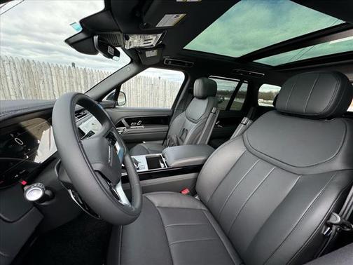 2025 Land Rover Range Rover P530 SE