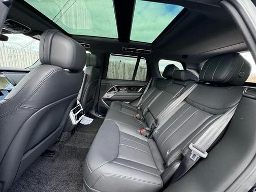 2025 Land Rover Range Rover P530 SE