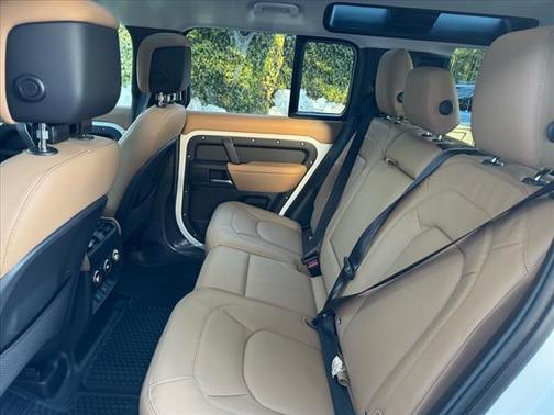 2025 Land Rover Defender P500 X-Dynamic SE