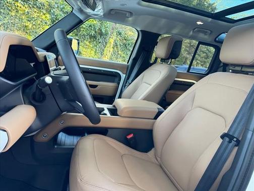 2025 Land Rover Defender P500 X-Dynamic SE