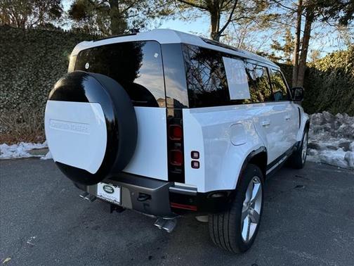 2025 Land Rover Defender P500 X-Dynamic SE
