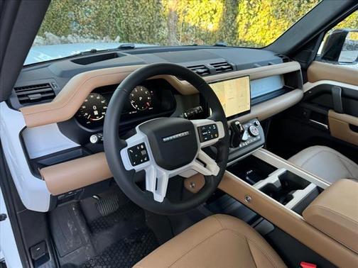 2025 Land Rover Defender P500 X-Dynamic SE