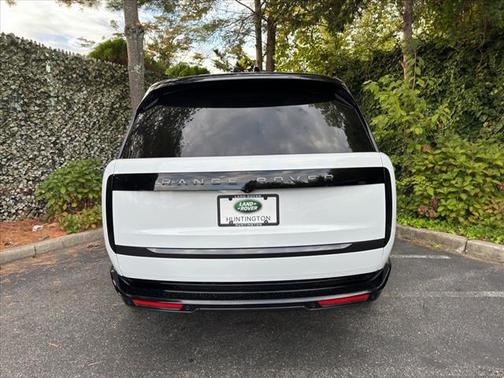 2025 Land Rover Range Rover P550e SE