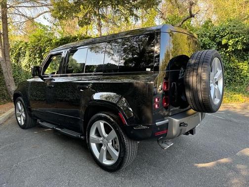 2025 Land Rover Defender P500 X-Dynamic SE