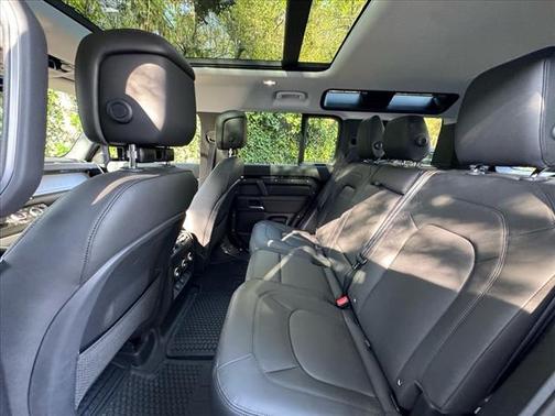 2025 Land Rover Defender P500 X-Dynamic SE