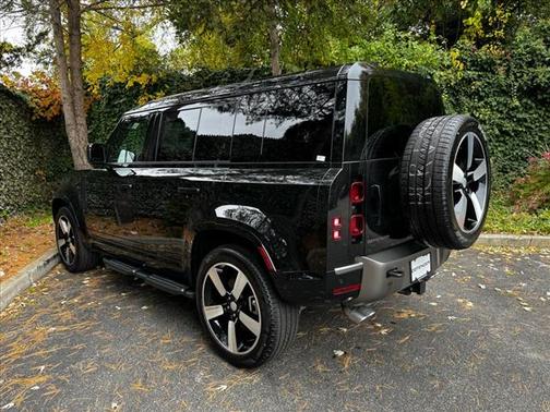 2025 Land Rover Defender P500 X-Dynamic SE