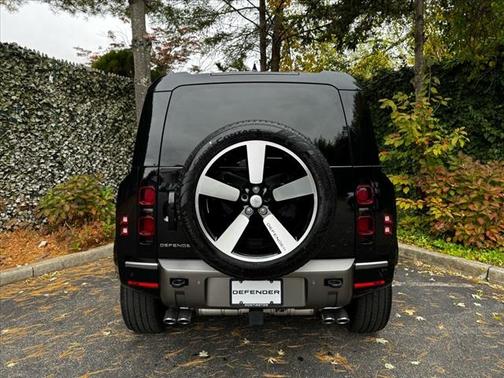 2025 Land Rover Defender P500 X-Dynamic SE