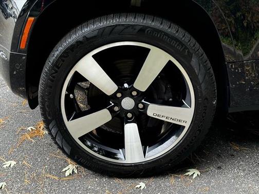 2025 Land Rover Defender P500 X-Dynamic SE