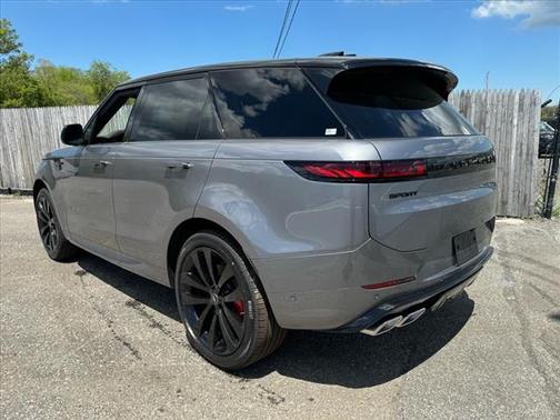 2025 Land Rover Range Rover Sport SE