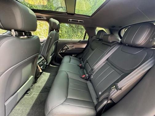 2025 Land Rover Range Rover Sport SE