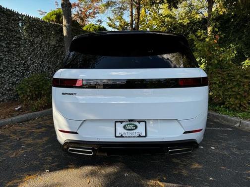 2025 Land Rover Range Rover Sport SE