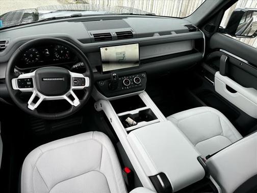 2025 Land Rover Defender P400 S