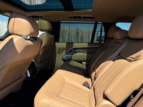 2025 Land Rover Range Rover P530 SE 7 Seat