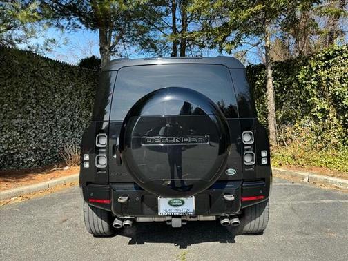 2023 Land Rover Defender 110 V8