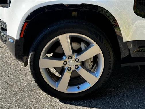 2023 Land Rover Defender 130 X-Dynamic SE