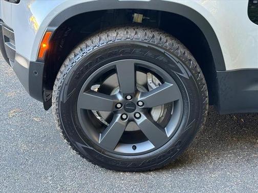 2026 Land Rover Defender 110S