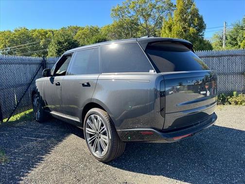 2025 Land Rover Range Rover P400 SE 7 Seat