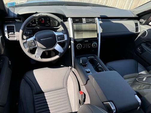 2025 Land Rover Discovery P300 S