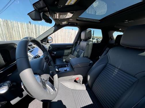 2025 Land Rover Discovery P300 S