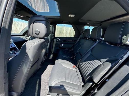 2025 Land Rover Discovery P300 S