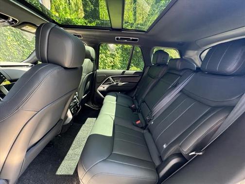 2025 Land Rover Range Rover P550e SE