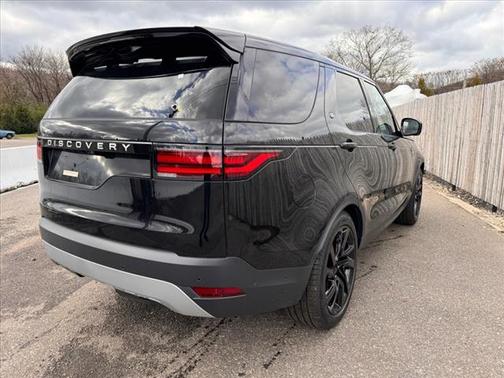 2025 Land Rover Discovery P300 S
