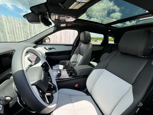 2026 Land Rover Range Rover Velar P250 SE R-Dynamic