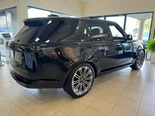 2025 Land Rover Range Rover P530 SE