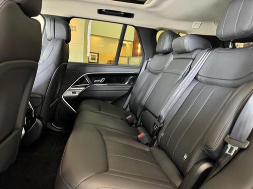 2025 Land Rover Range Rover P530 SE