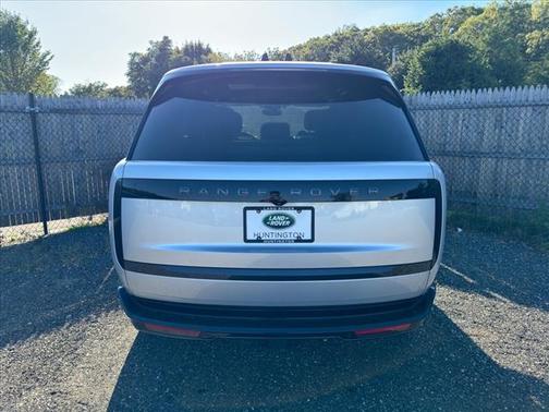 2025 Land Rover Range Rover P530 SE
