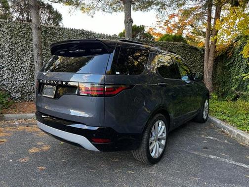 2026 Land Rover Discovery Tempest Edition