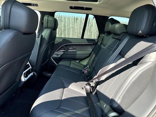 2025 Land Rover Range Rover P530 SE