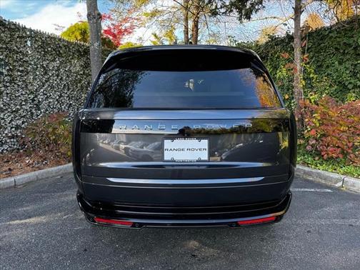2025 Land Rover Range Rover P550e SE