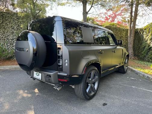 2025 Land Rover Defender 110 V8
