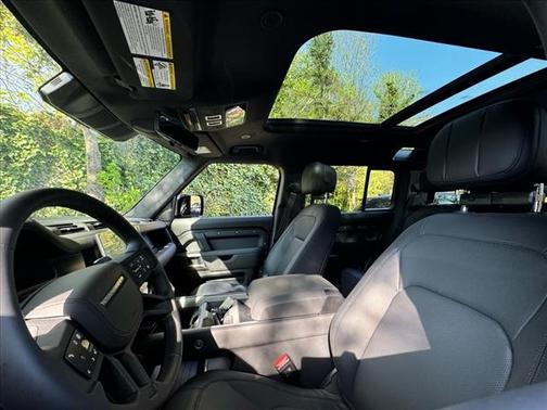 2025 Land Rover Defender 110 V8