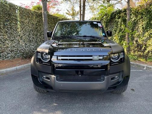 2025 Land Rover Defender 110 V8