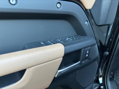 2026 Land Rover Defender 110S