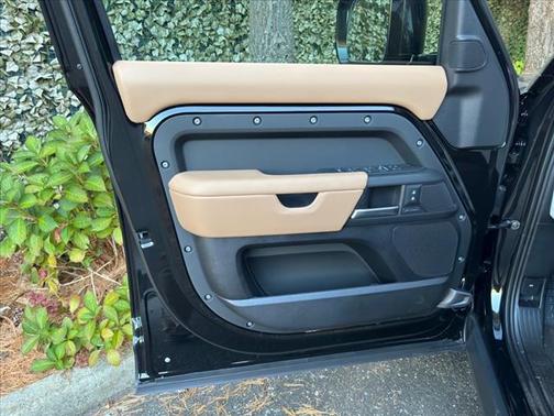 2026 Land Rover Defender 110S