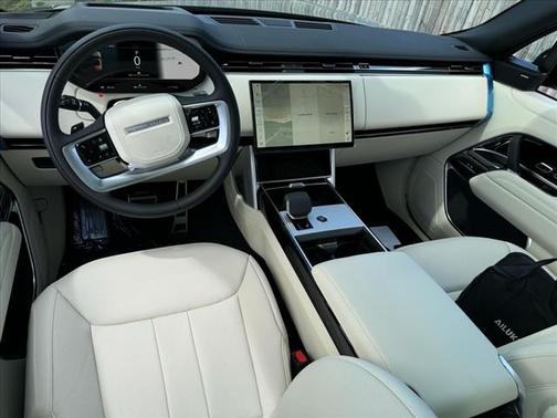 2025 Land Rover Range Rover P400 SE