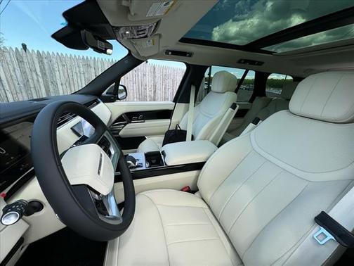 2025 Land Rover Range Rover P400 SE