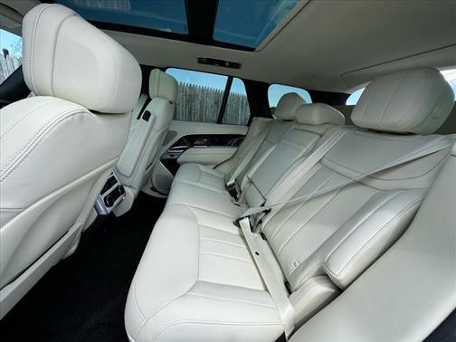 2025 Land Rover Range Rover P400 SE