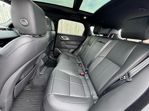 2026 Land Rover Range Rover Velar P250 SE R-Dynamic