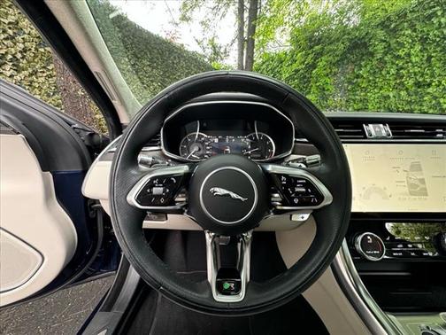 2022 Jaguar XF R-Dynamic SE