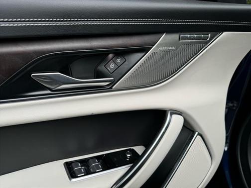 2022 Jaguar XF R-Dynamic SE
