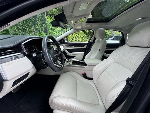 2022 Jaguar XF R-Dynamic SE
