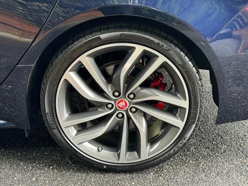 2022 Jaguar XF R-Dynamic SE