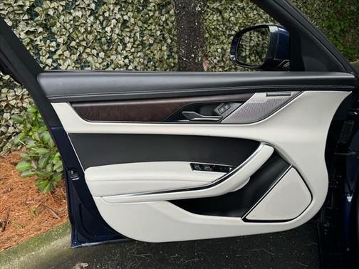 2022 Jaguar XF R-Dynamic SE