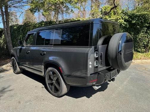 2025 Land Rover Defender V8